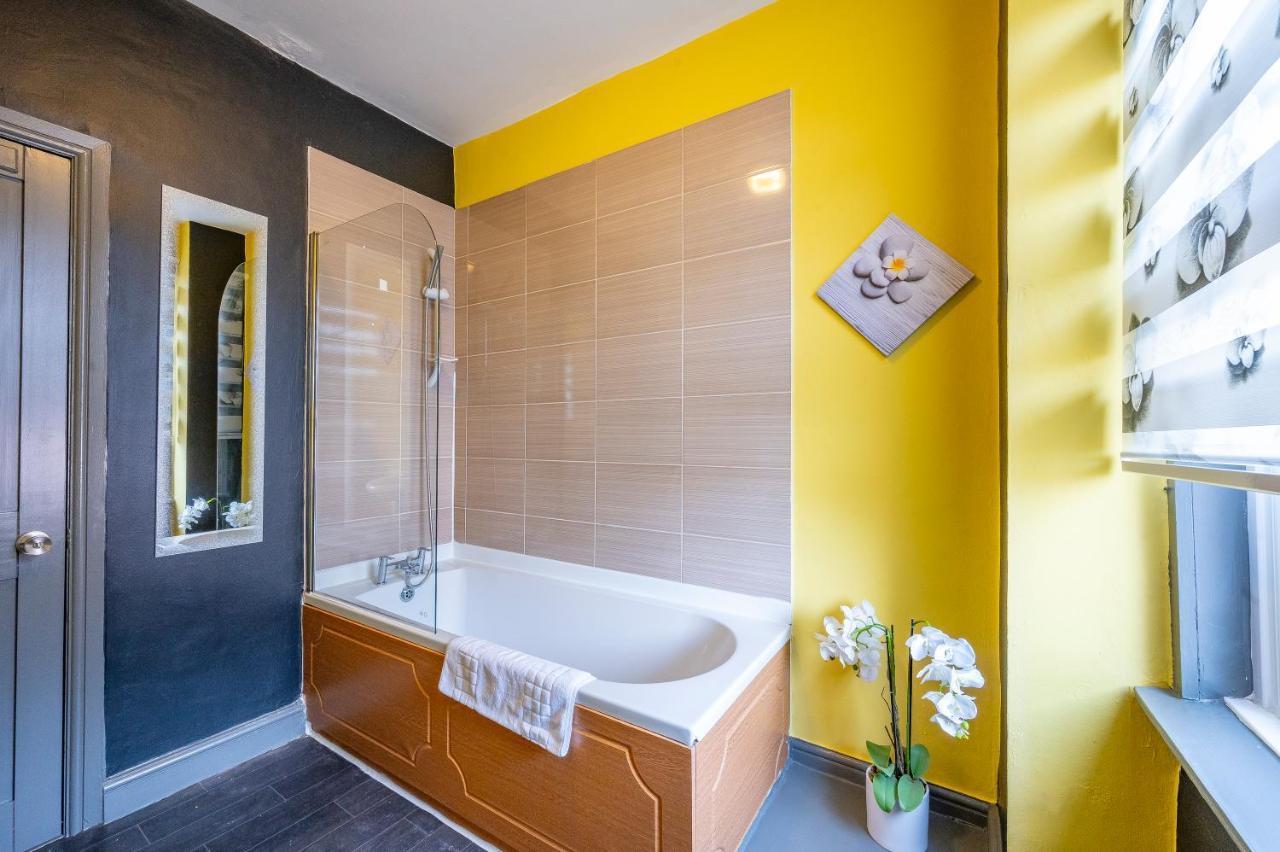 *1Es* For Your Most Relaxed & Cosy Stay + Free Parking + Free Fast Wifi * Leeds  Luaran gambar